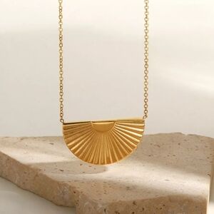 NWT Louise Carter Ellie Sunbursy Semicircle Necklace Waterproof 18K Gold PVD